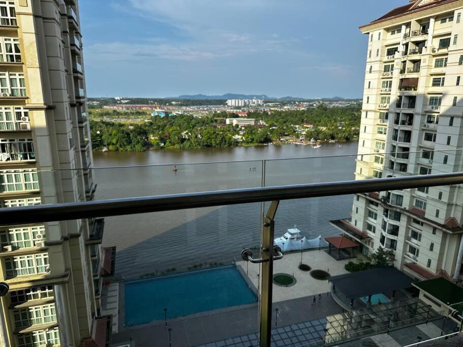 A.R Homestay Riverine Condominium Kuching Exteriör bild